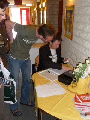 Jeroen bekijkt de administratie van Tim.....Klopt alles?
